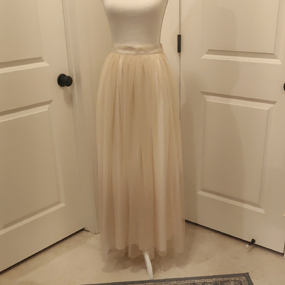 LC Lauren Conrad Runway Limited Edition Enchanted Elegant Cream Tulle Maxi Skirt